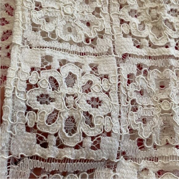 Alexis White Midi Pencil lace Skirt with Slit , XS - Picture 3 of 7